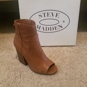 Womens size 6 Steve Madden brown leather booties